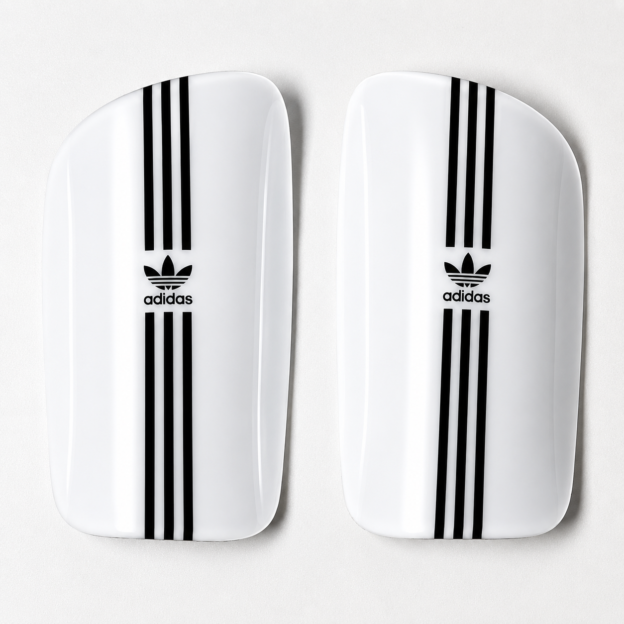 CANILLERAS ADIDAS BLANCAS 3 RAYAS