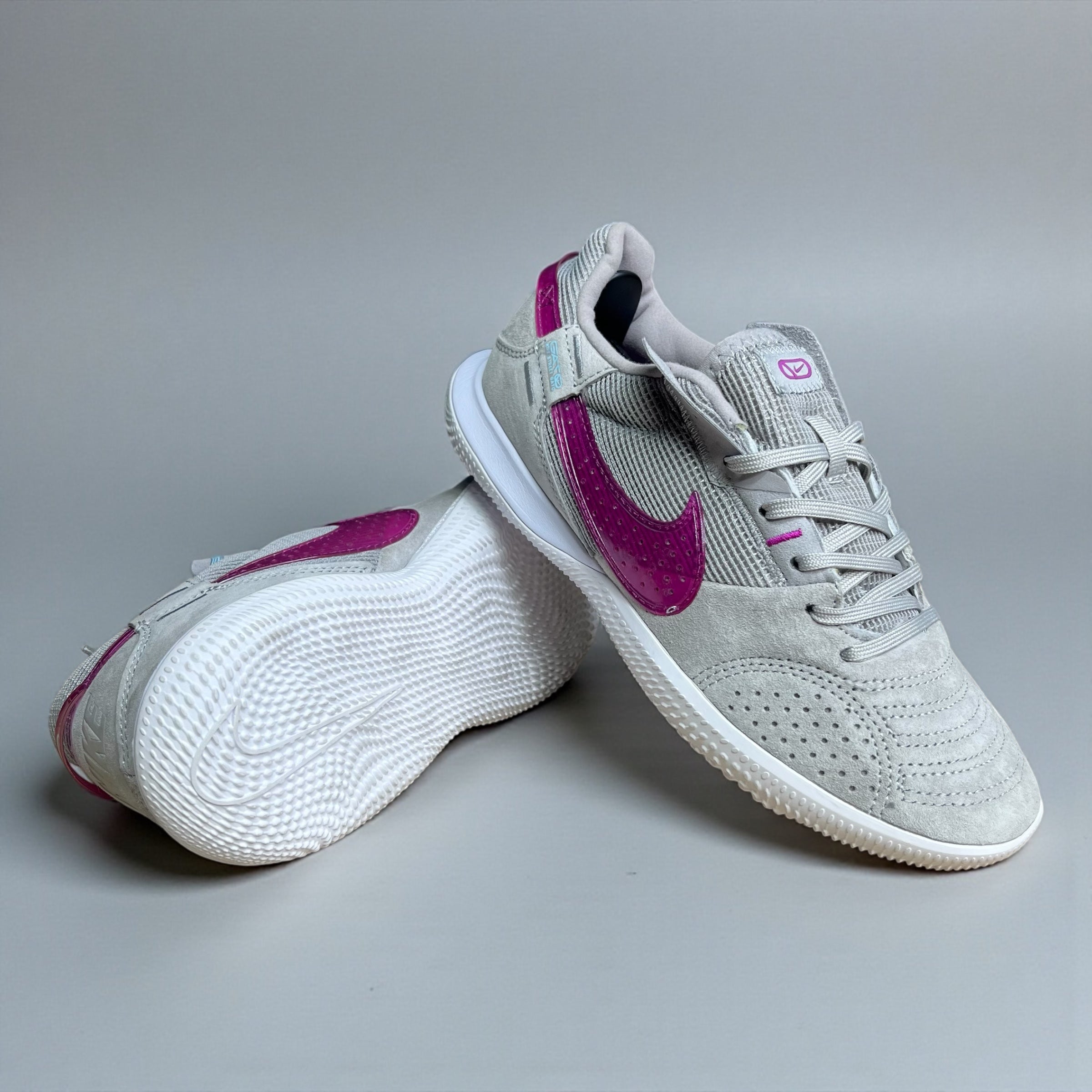 FUTSAL NIKE STREET GATO GRIS MORADO