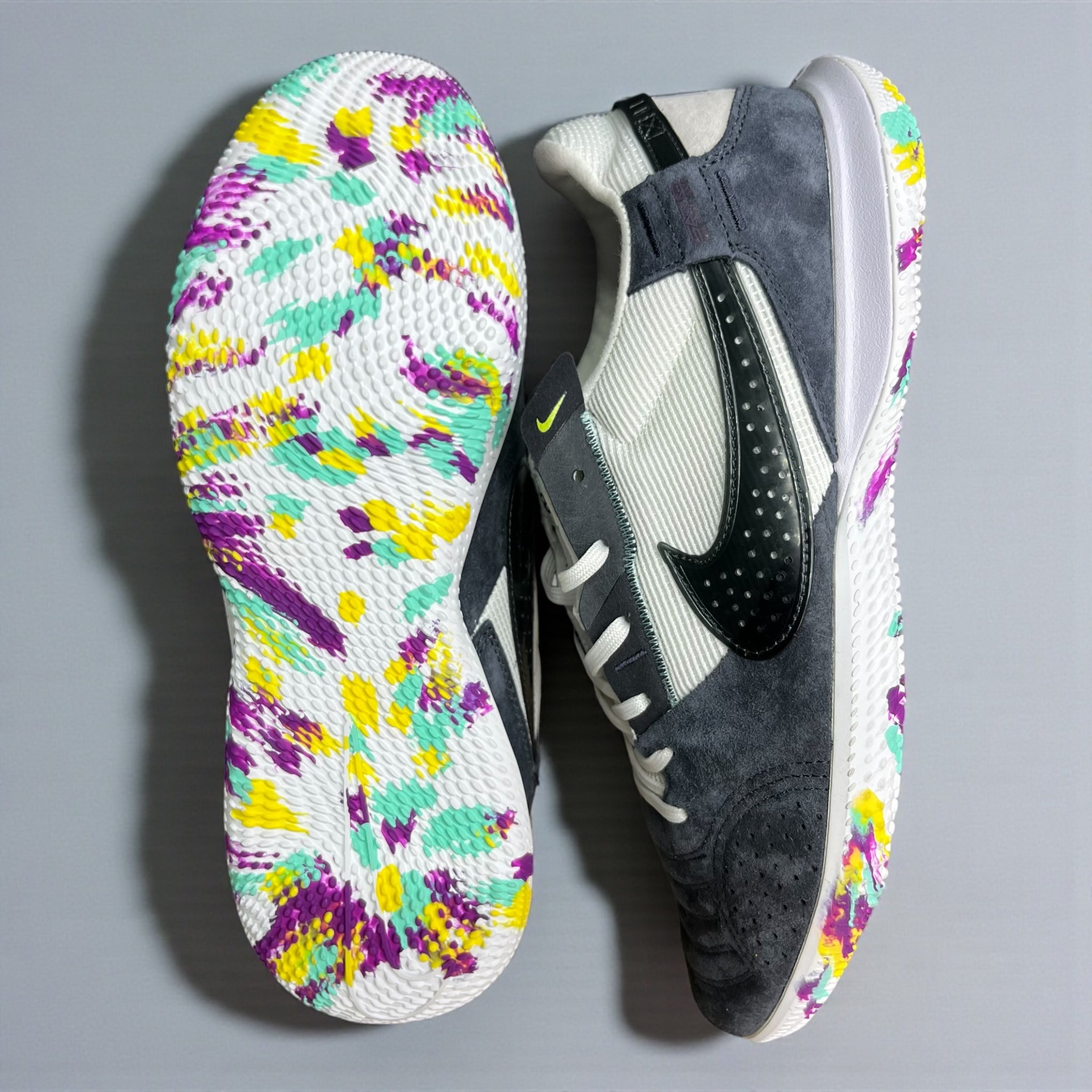 FUTSAL NIKE STREET GATO GRIS NEGRO