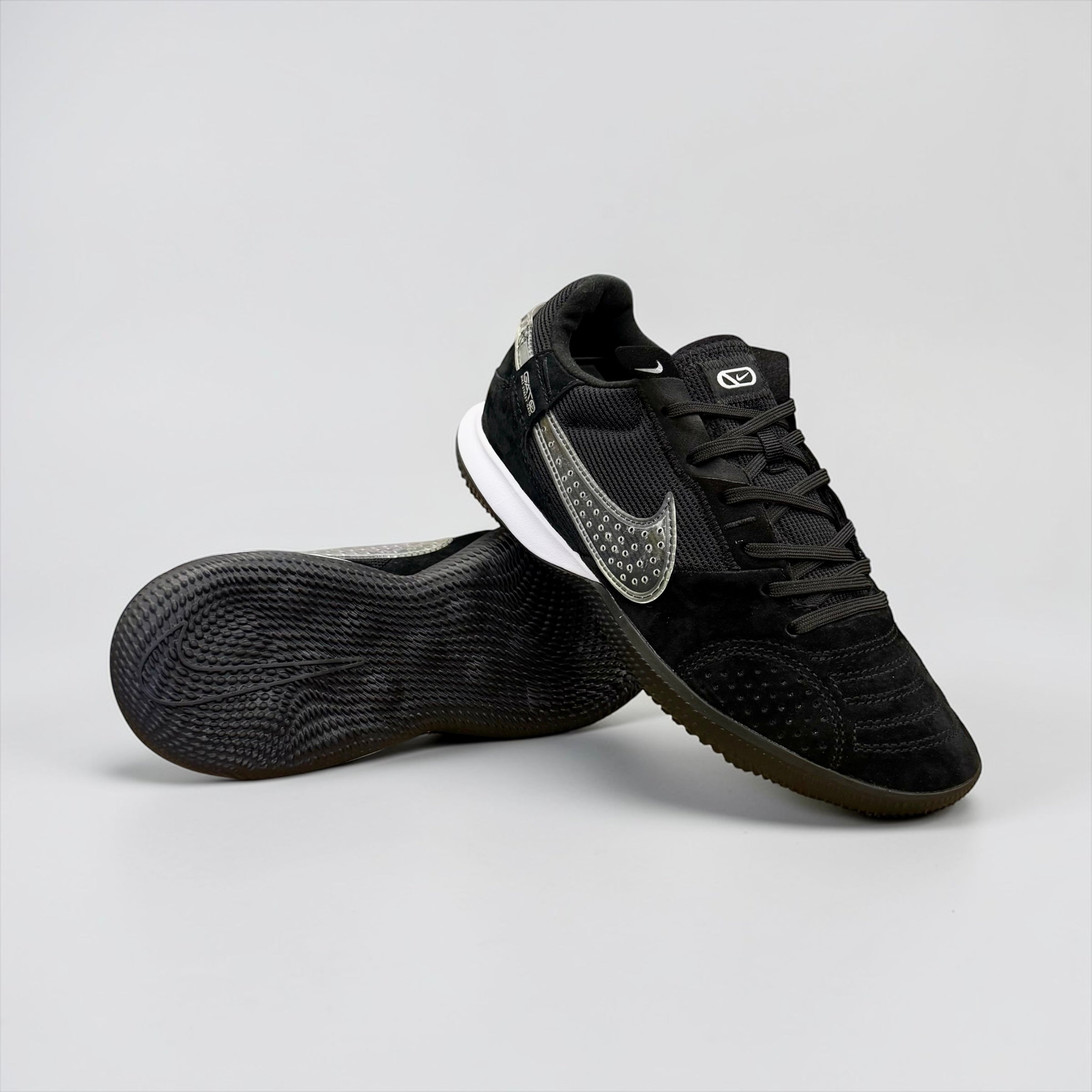 FUTSAL NIKE STREET GATO NEGRO GRIS