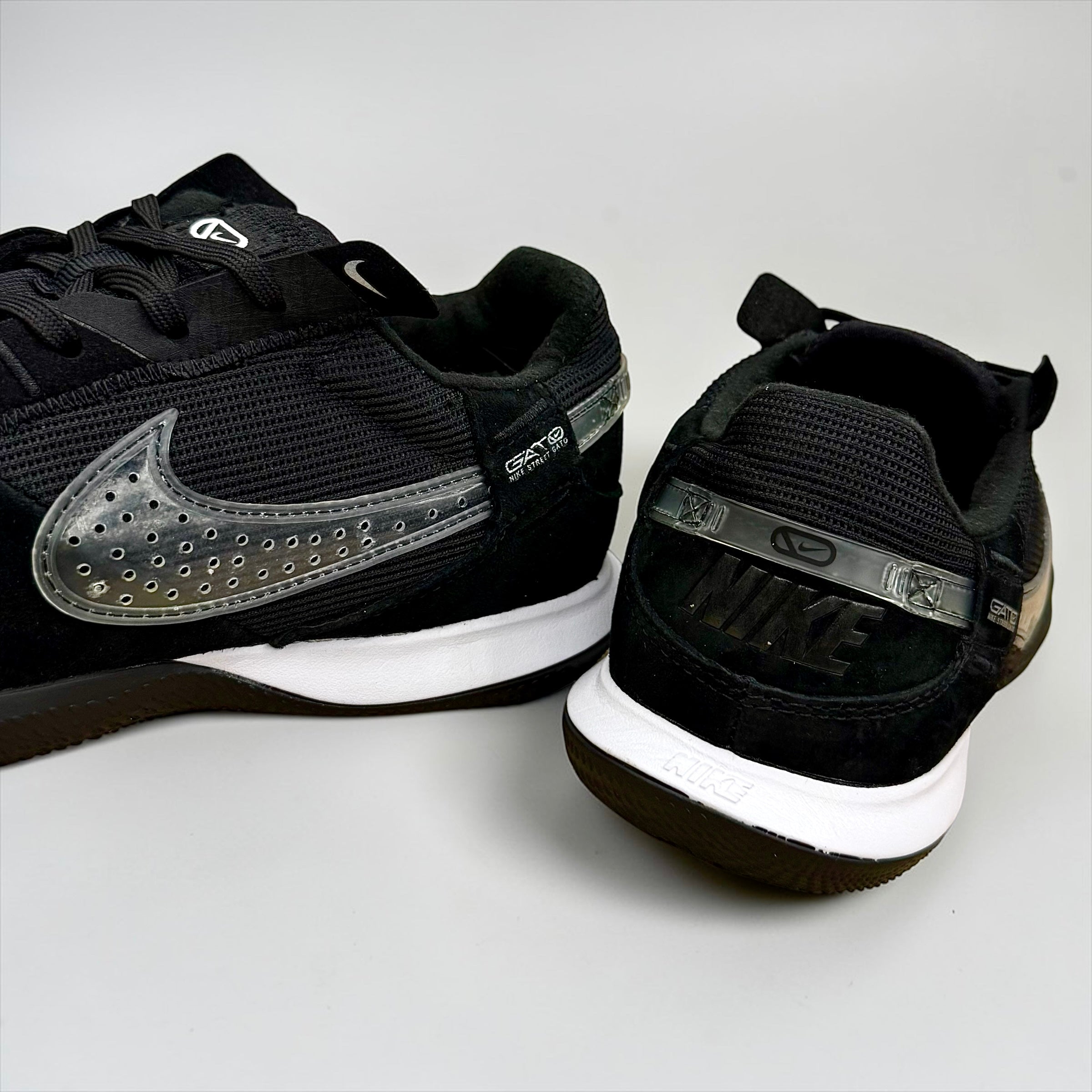 FUTSAL NIKE STREET GATO NEGRO GRIS