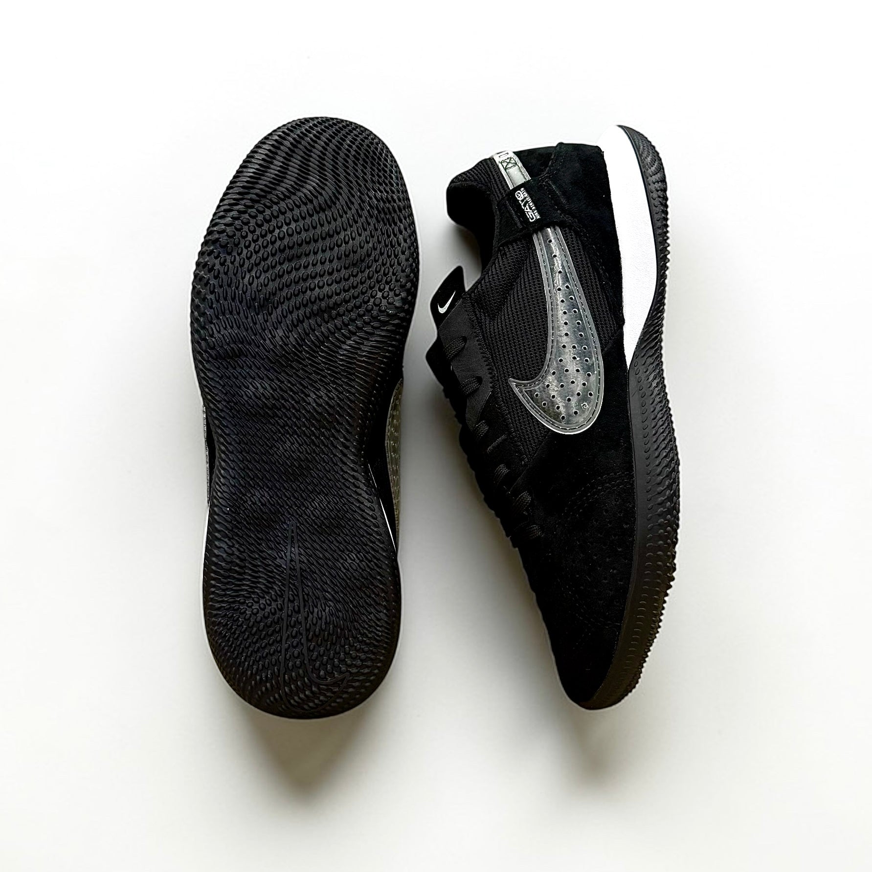 FUTSAL NIKE STREET GATO NEGRO GRIS