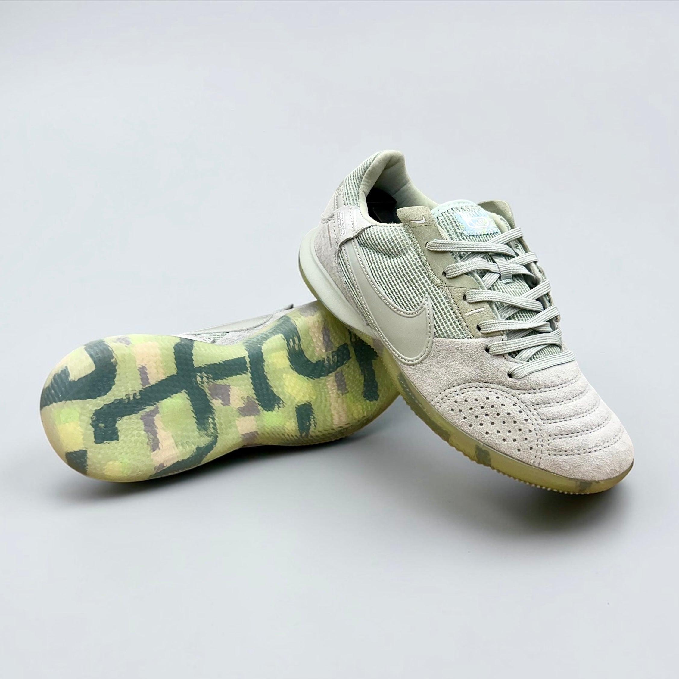 FUTSAL NIKE STREET GATO GRIS CLARO