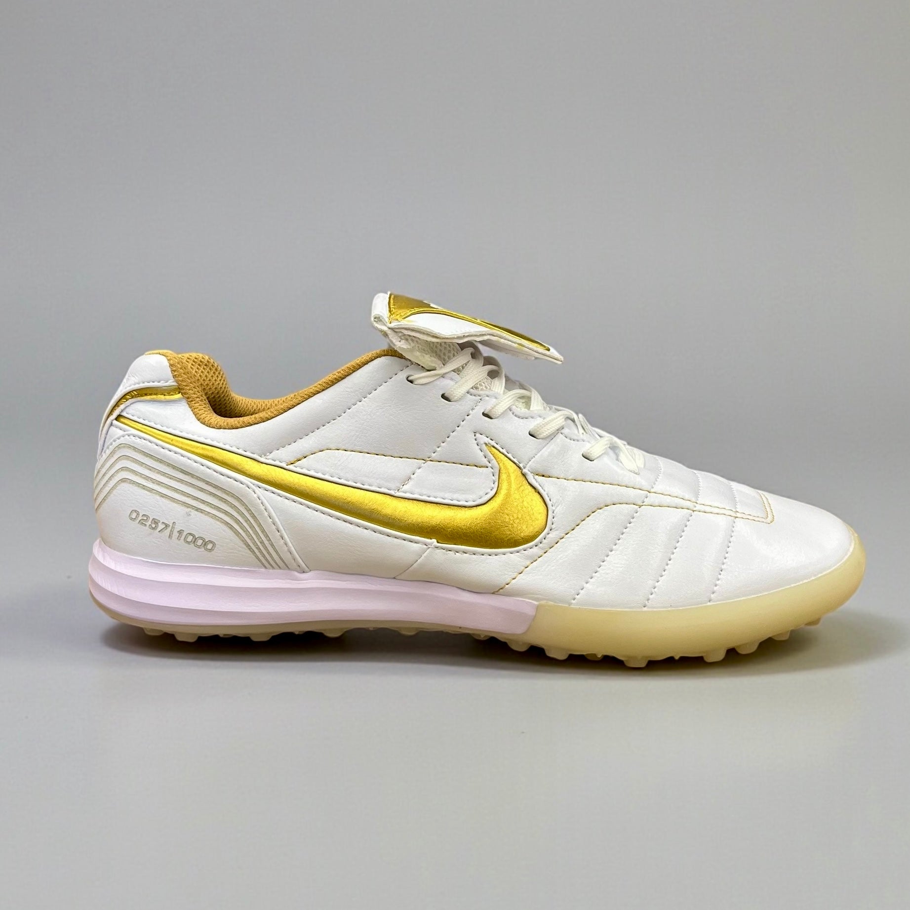 NIKE TIEMPO R10 SINTÉTICA