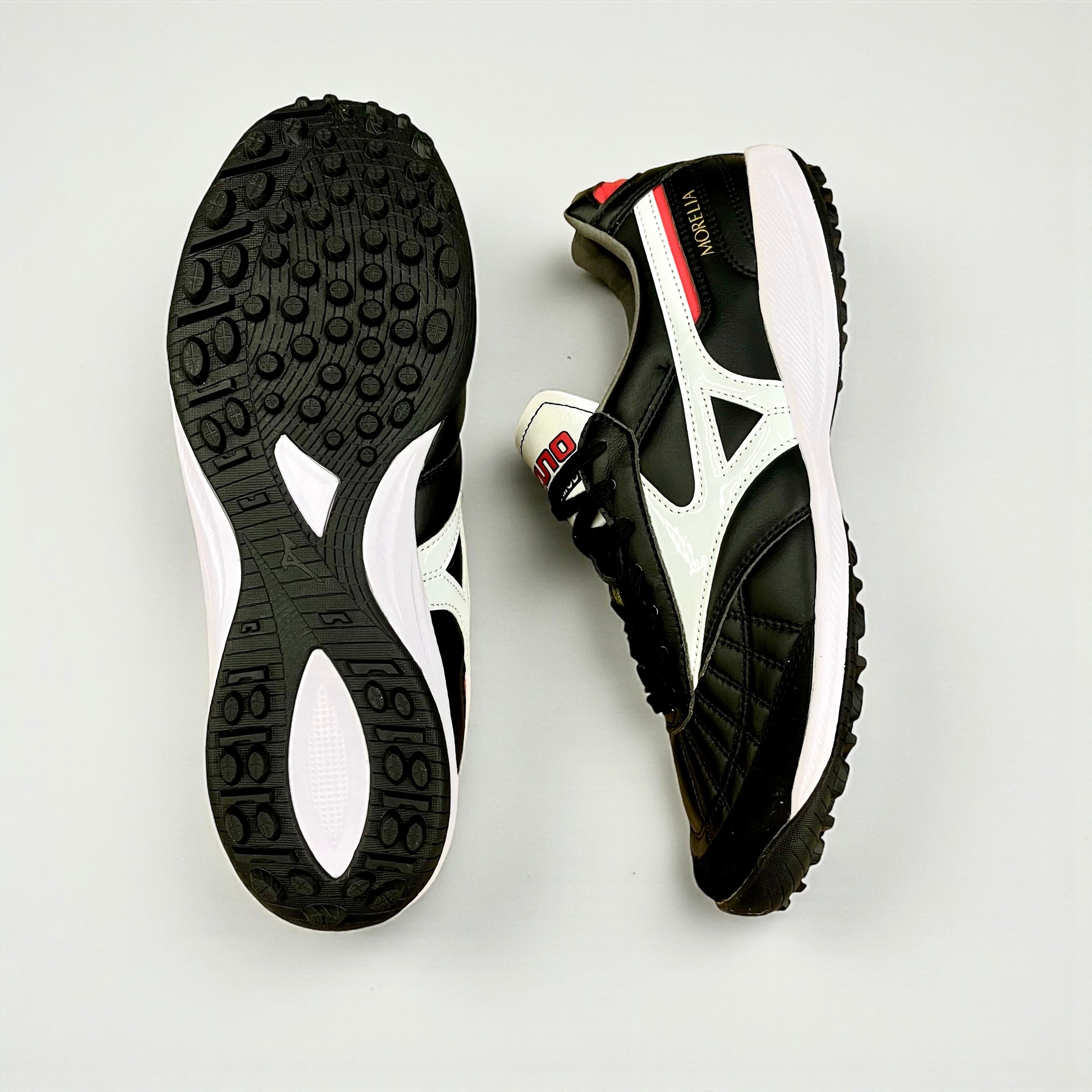 MIZUNO MORELIA II AS/TF CUERO CANGURO BLANCO Y NEGRO SINTÉTICA