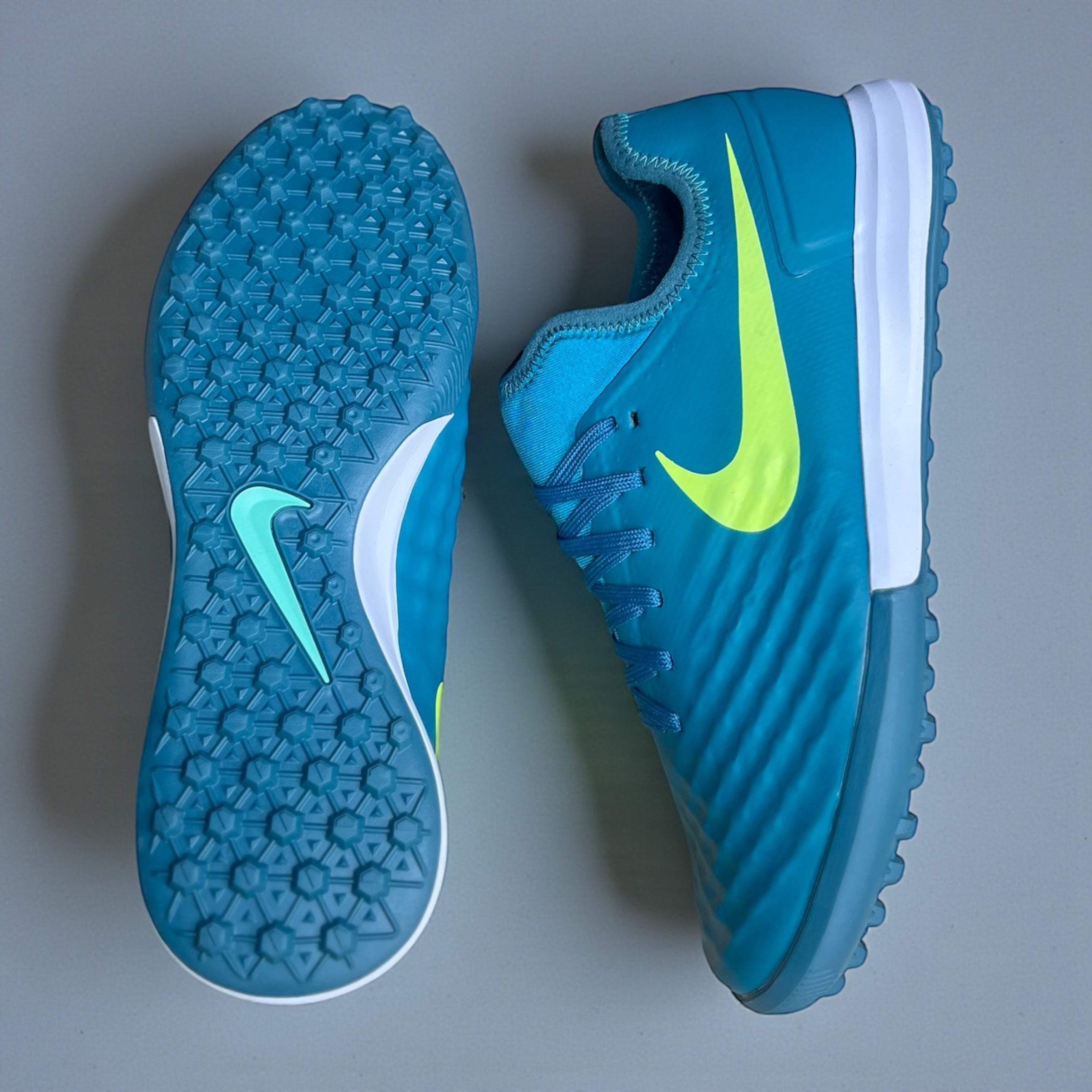 ZAPATILLAS DE FÚTBOL NIKE MAGISTA SINTÉTICA