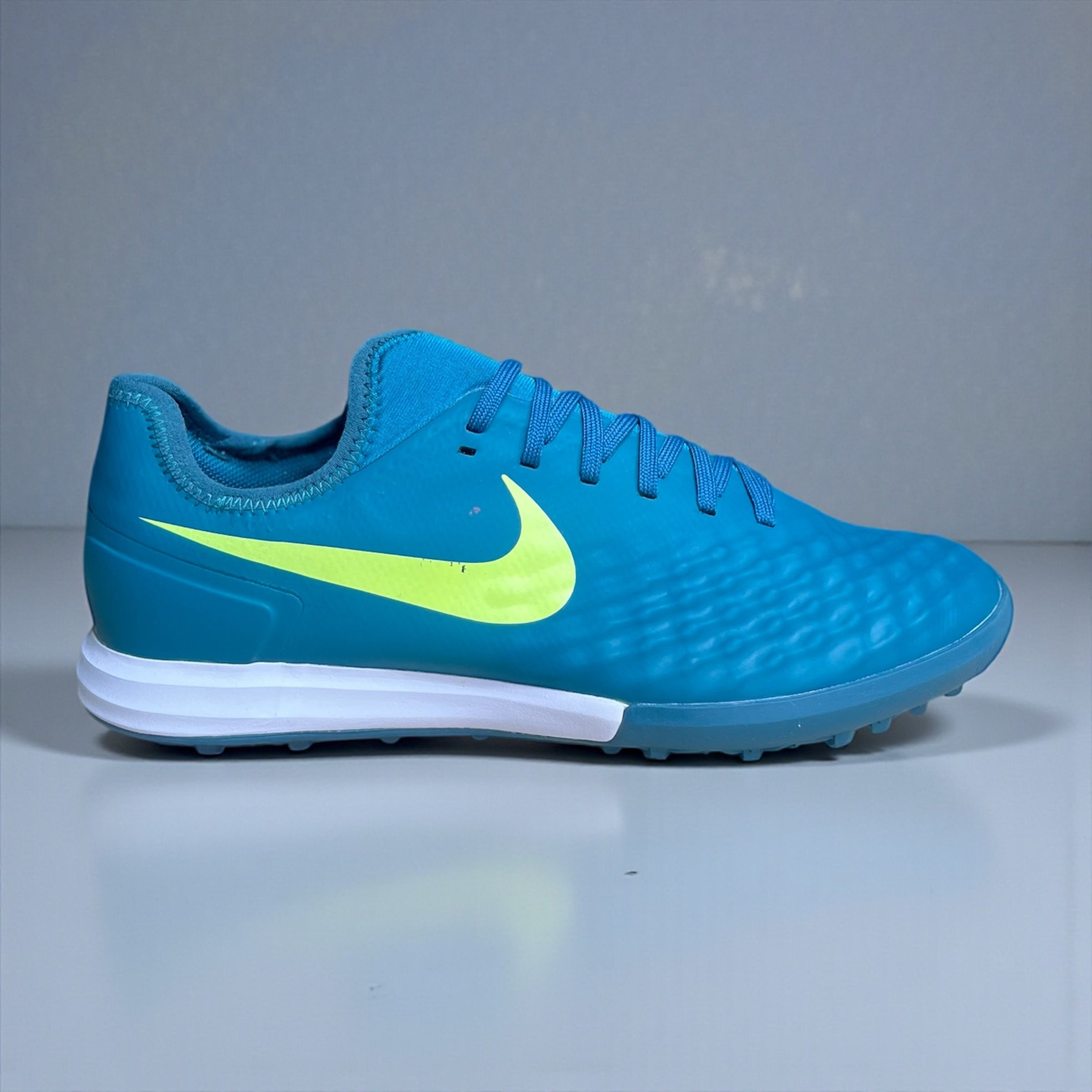 ZAPATILLAS DE FÚTBOL NIKE MAGISTA SINTÉTICA