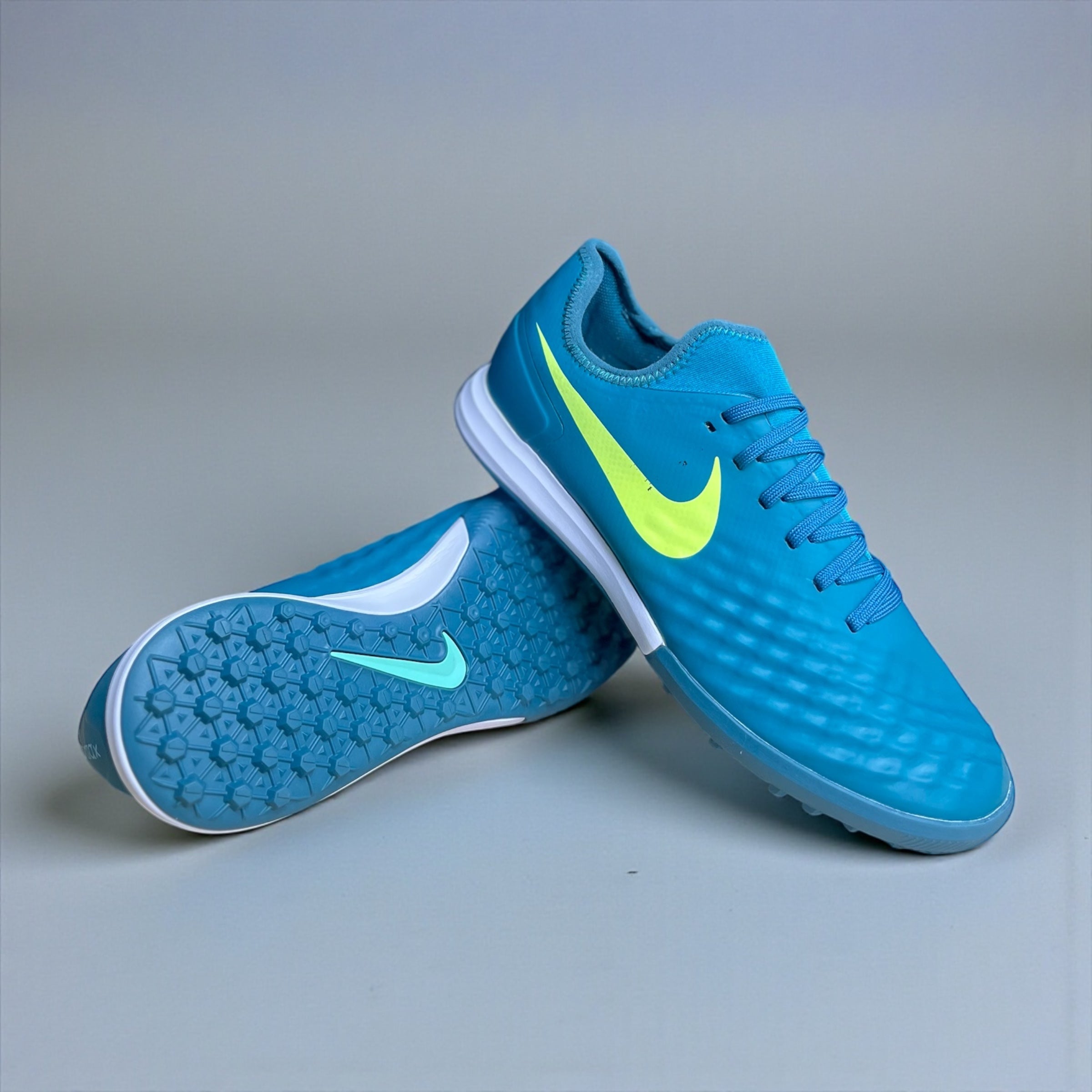 ZAPATILLAS DE FÚTBOL NIKE MAGISTA SINTÉTICA