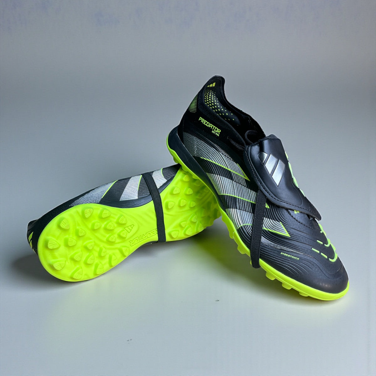 TORRETÍN PREDATOR LENGÜETA NEGRO VERDE/GRIS FÚTBOL SALA
