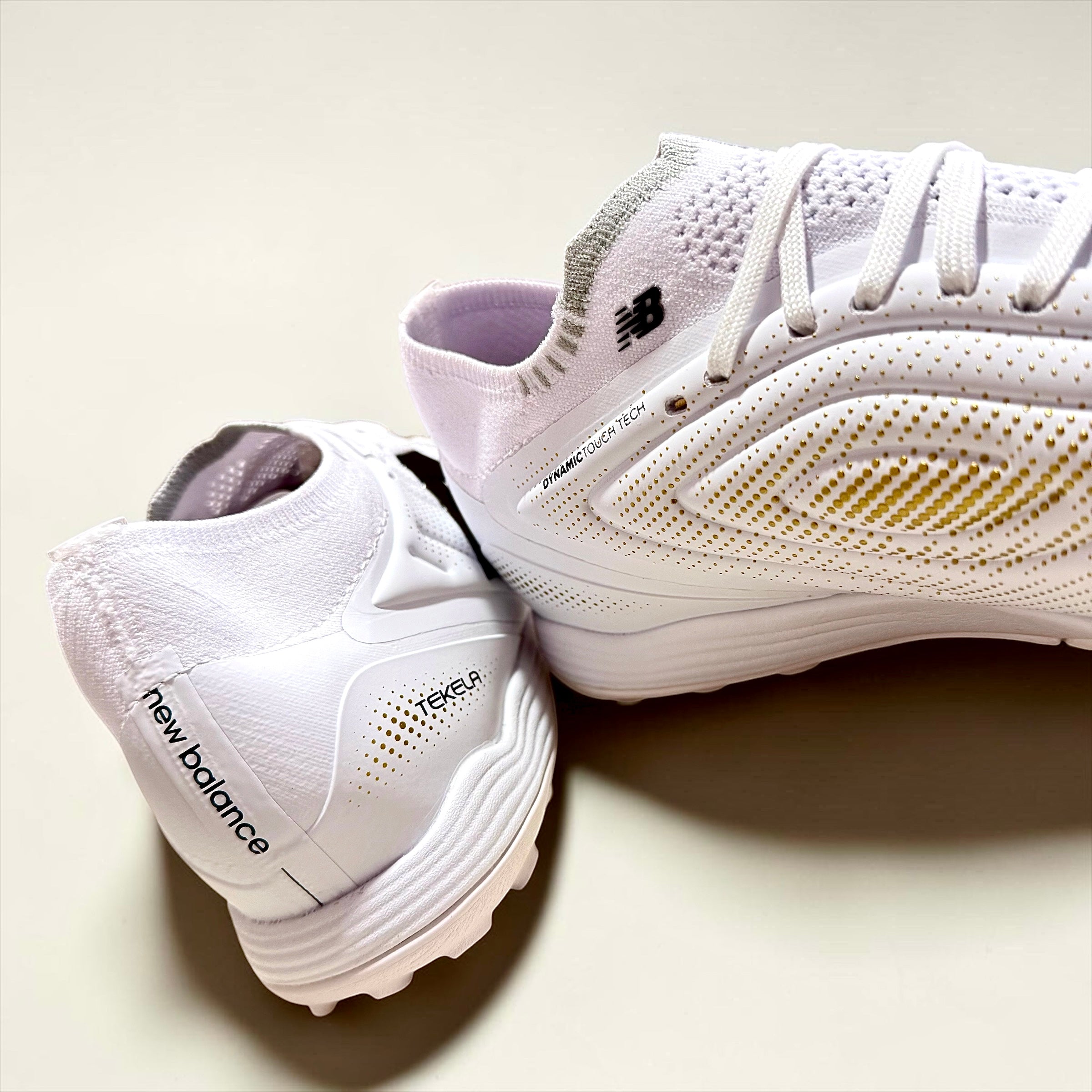 NEW BALANCE TEKELA BLANCO NEGRO SINTÉTICA