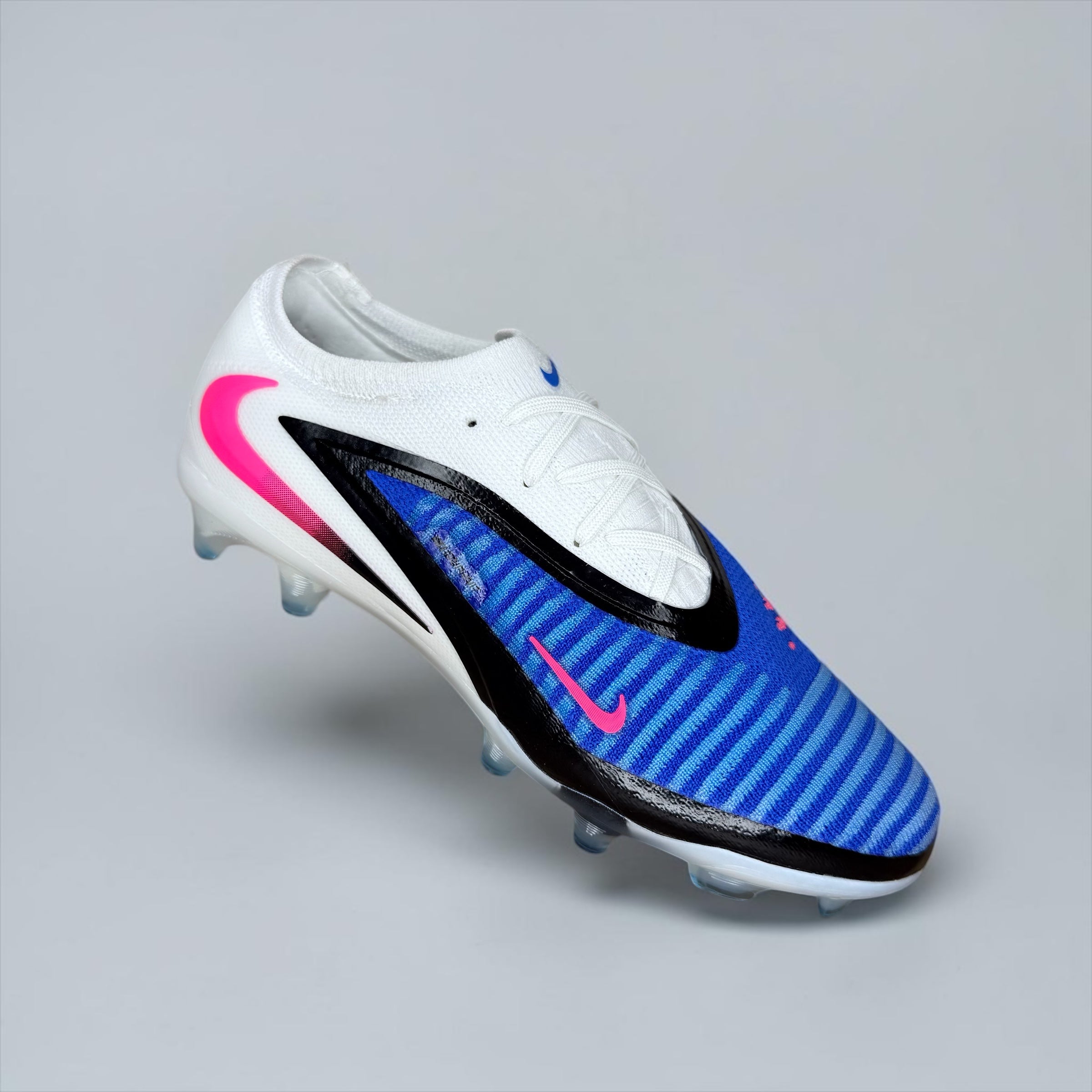 GUAYOS DE FÚTBOL NIKE PHANTOM AZUL, BLANCO Y ROSA