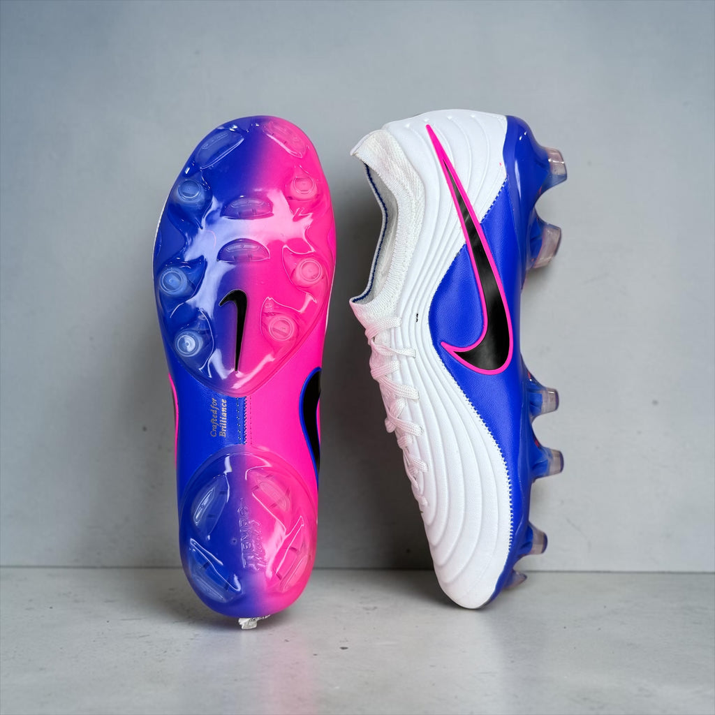 GUAYOS DE FÚTBOL NIKE TIEMPO BLANCOS, AZULES Y ROSA