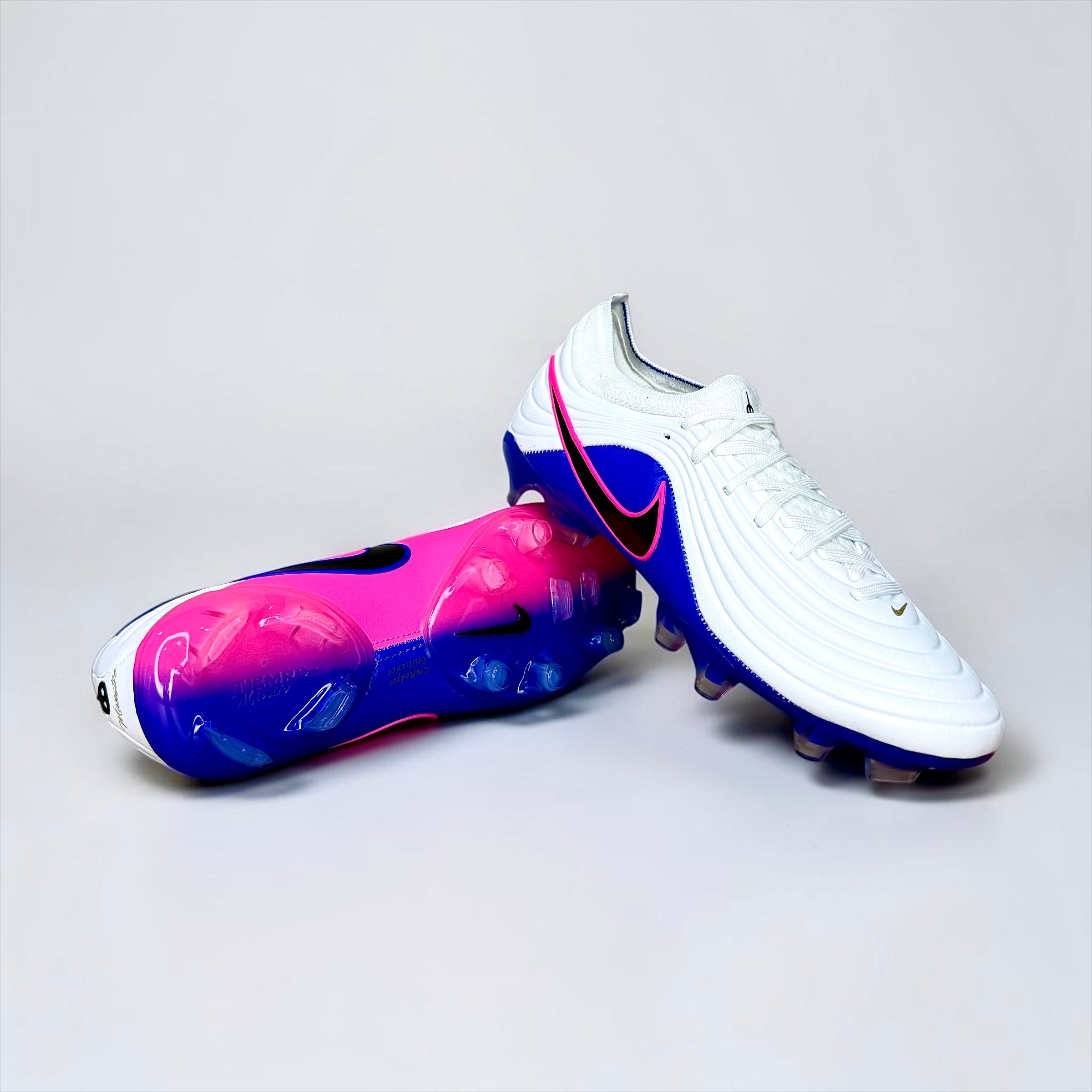 GUAYOS DE FÚTBOL NIKE TIEMPO BLANCOS, AZULES Y ROSA
