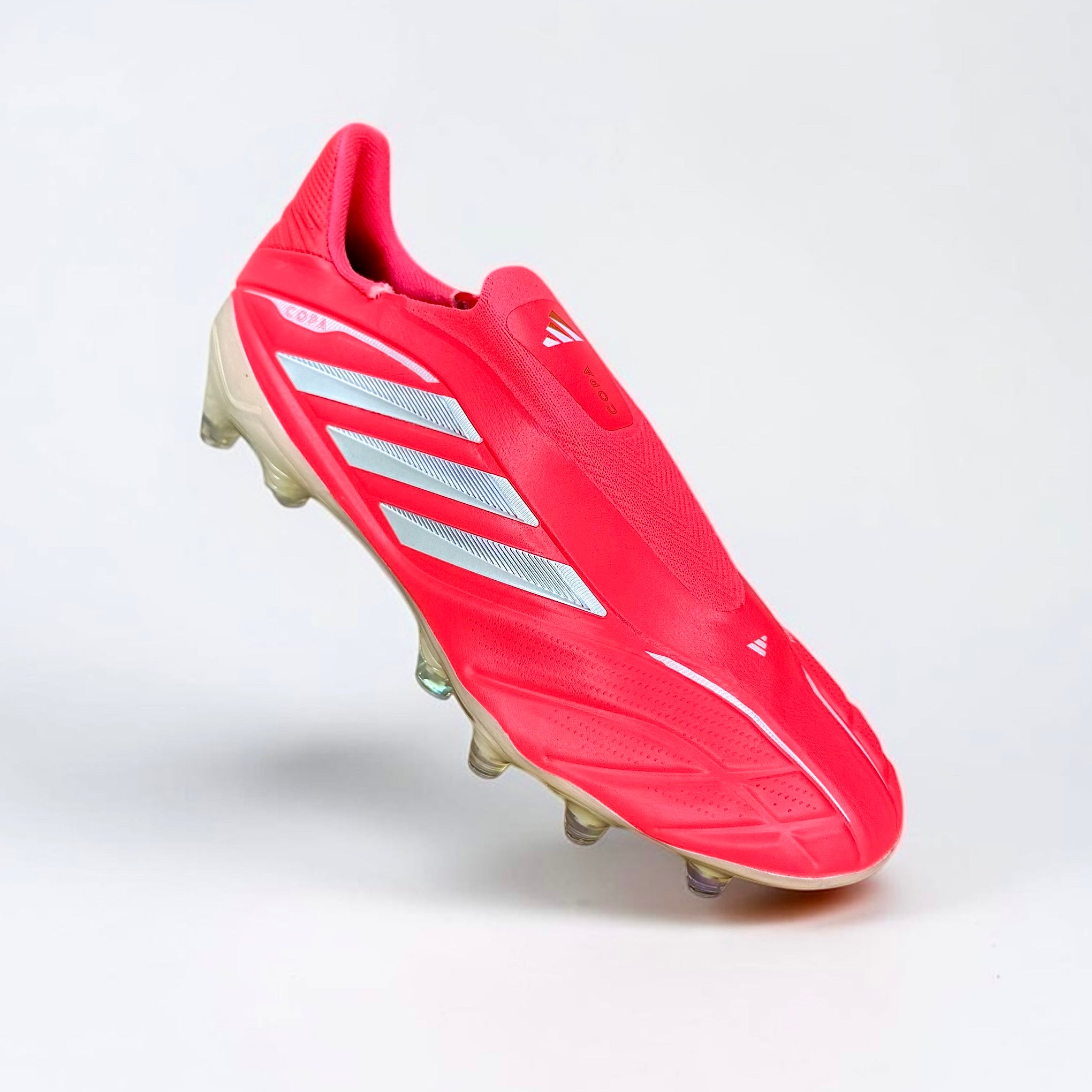 GUAYOS DE FÚTBOL ADIDAS ROJO NEÓN SIN CORDONES