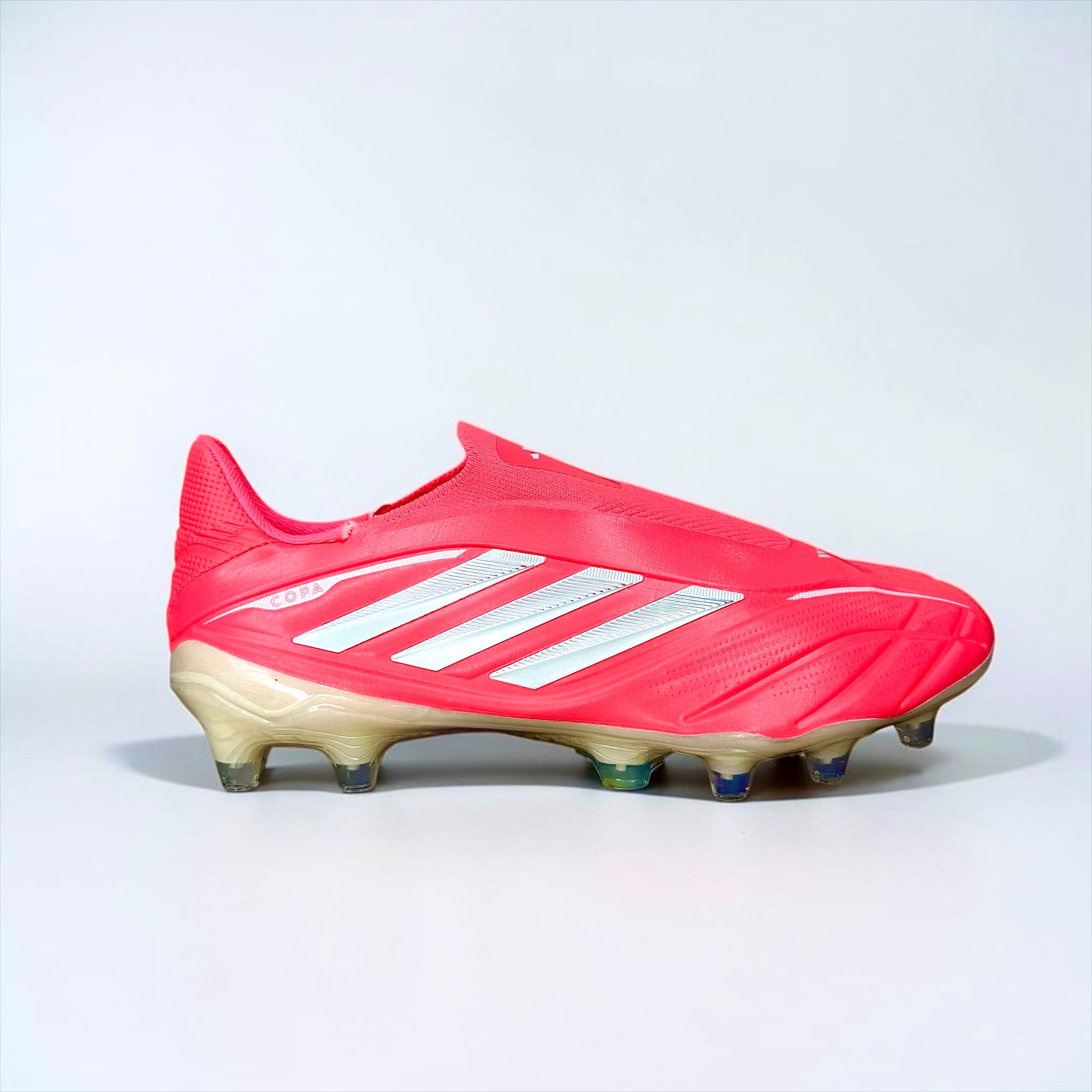 GUAYOS DE FÚTBOL ADIDAS ROJO NEÓN SIN CORDONES