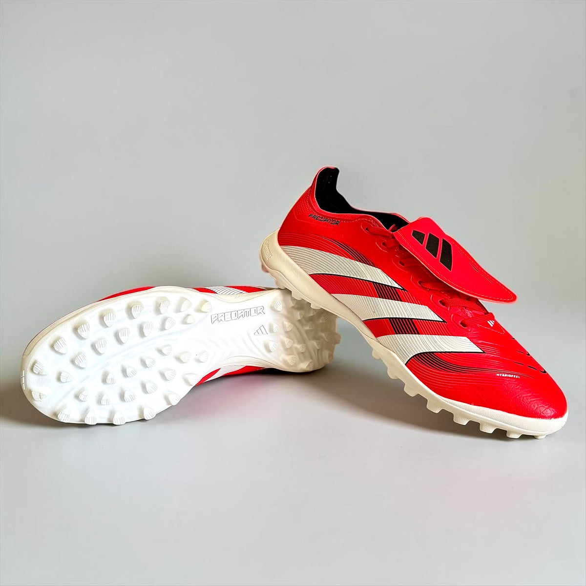 PREDATOR TF ROJA EN CUERO SINTETICO