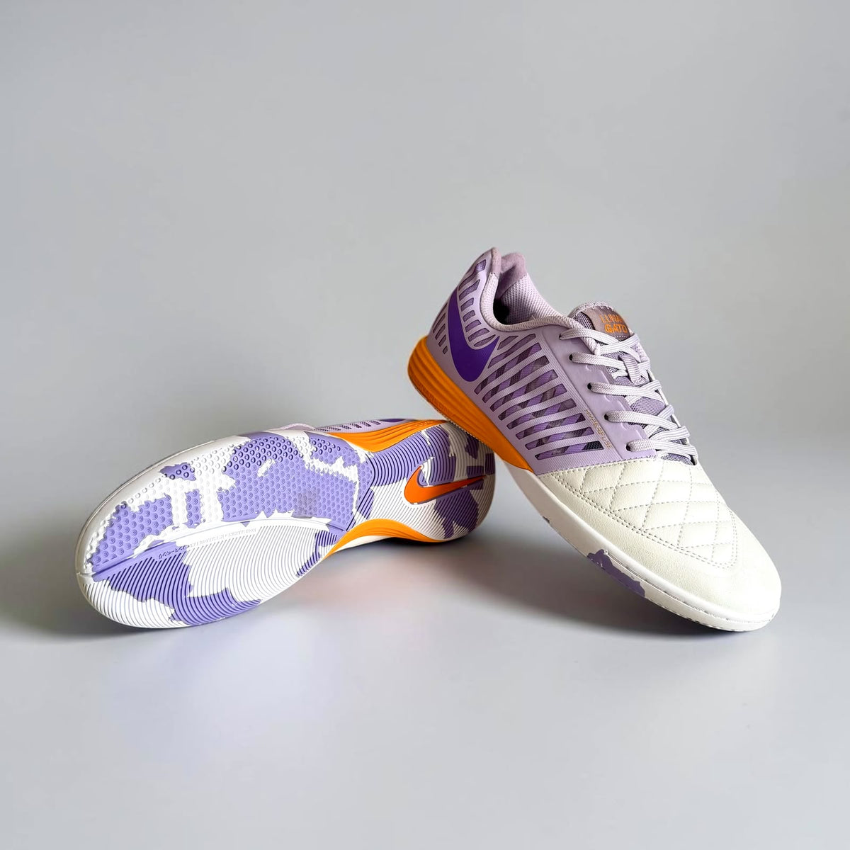 LUNAR GATO IN MORADA